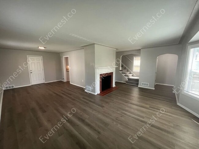 Building Photo - 2820 Winsted Dr
