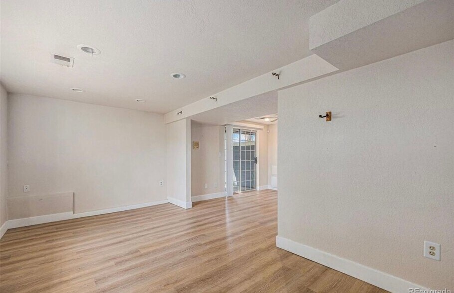 Building Photo - 2420 W 82nd Pl