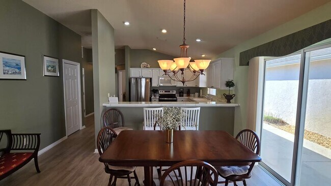 Building Photo - 2453 Violet Ct