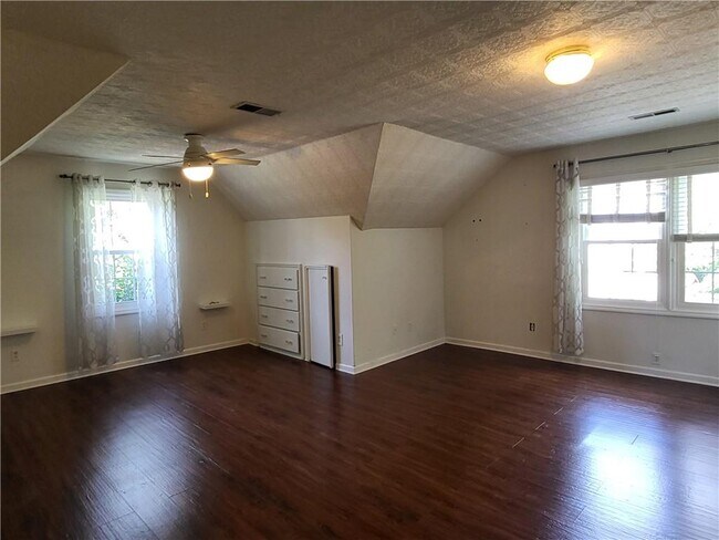 Building Photo - 2551 Tanager Ct NE