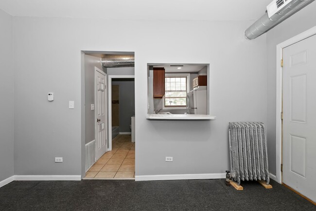 Interior Photo - 4230-38 Michigan