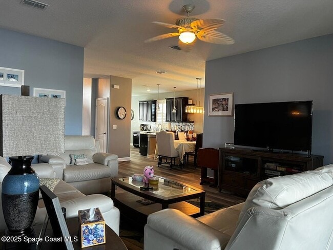 Building Photo - 6148 Van Ness Dr