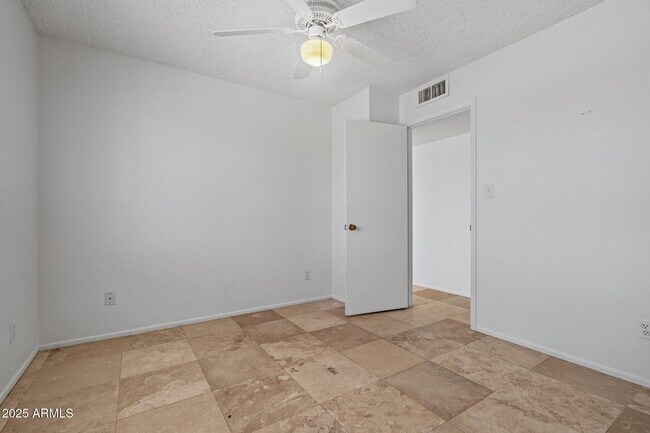 Building Photo - 2346 E Shaw Butte Dr