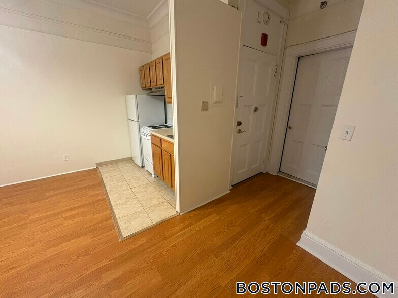 Building Photo - 62 Boylston St