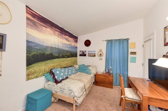 Building Photo - 4 Bedroom Townhome near UC Davis