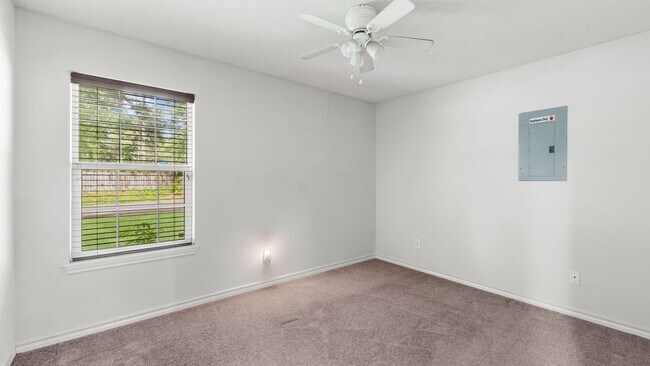 Building Photo - Charming Brick Home