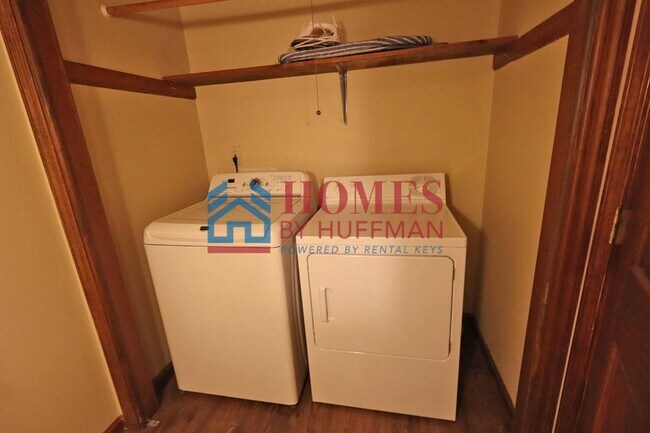 Building Photo - 4 Bedroom | 3 Bath | Newburgh by Gateway