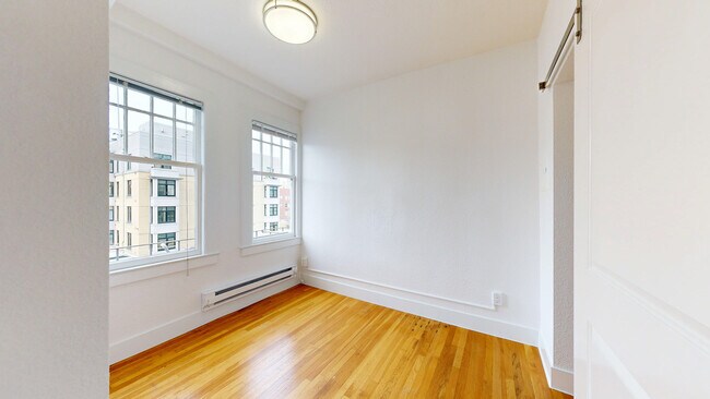 Building Photo - 665 Eddy St