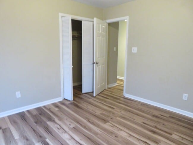 Building Photo - 2 BR 2 BA Duplex