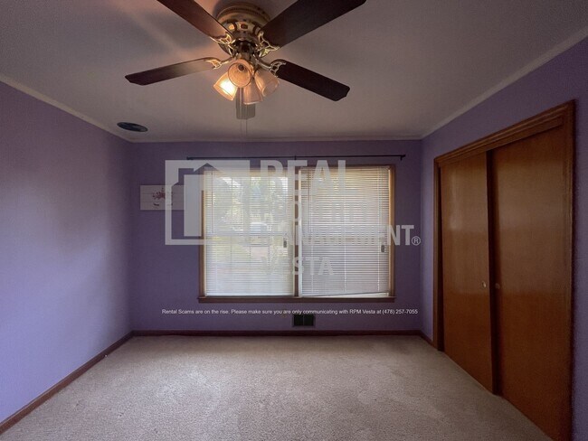 Building Photo - 2562 Bedford Pl