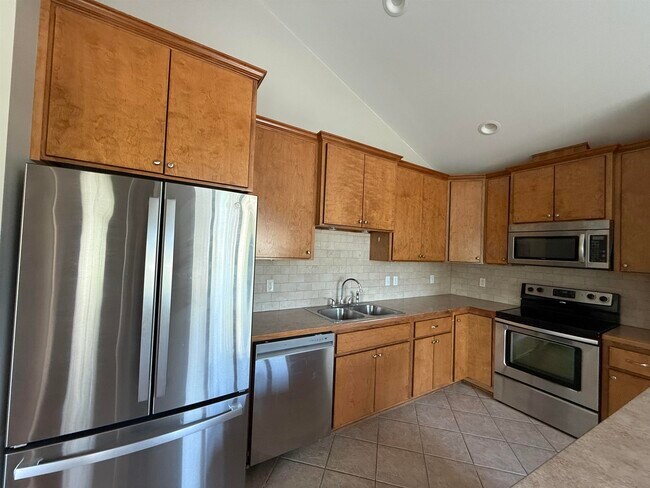 Building Photo - 37 Cochise St