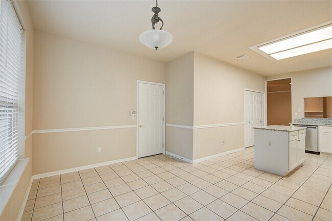 Building Photo - 18422 Auburn Woods Dr