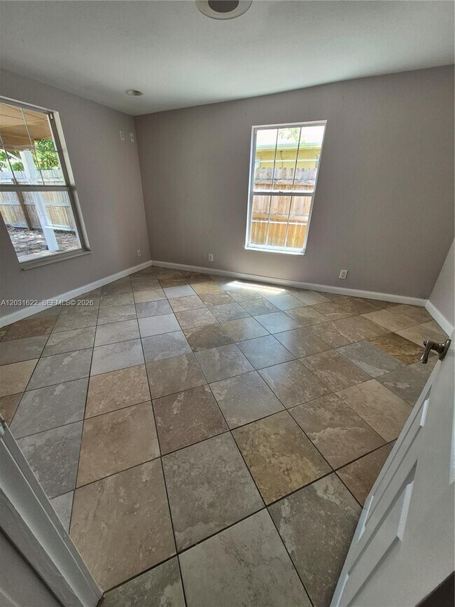 Building Photo - 5653 Coconut Rd