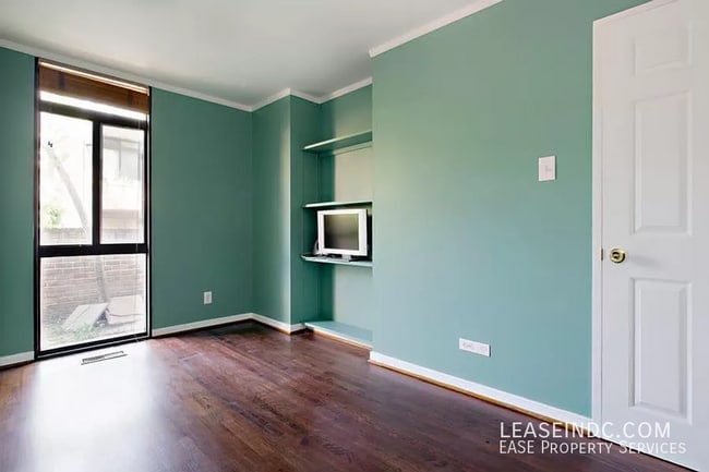 Building Photo - 1257 Delaware Ave SW