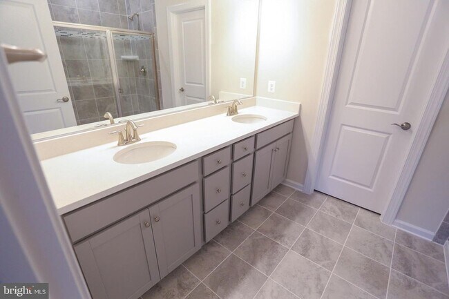 Building Photo - 45132 Kincora Dr