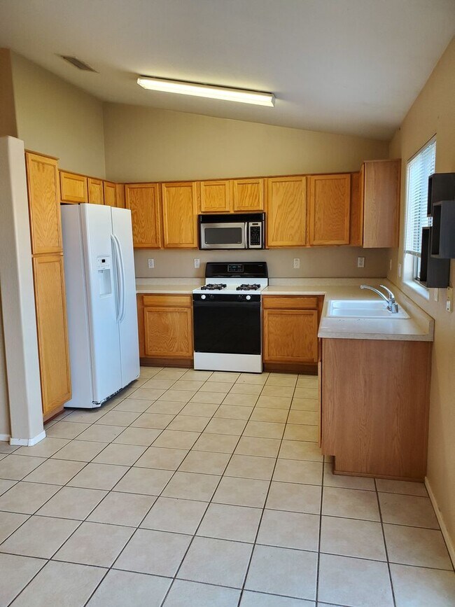 Building Photo - COMING SOON! 3 bedroom &2 bathroom House in Avondale!