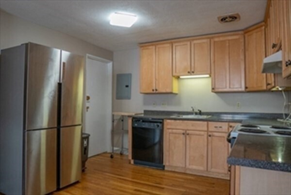 Building Photo - 4 Colonial Village Dr