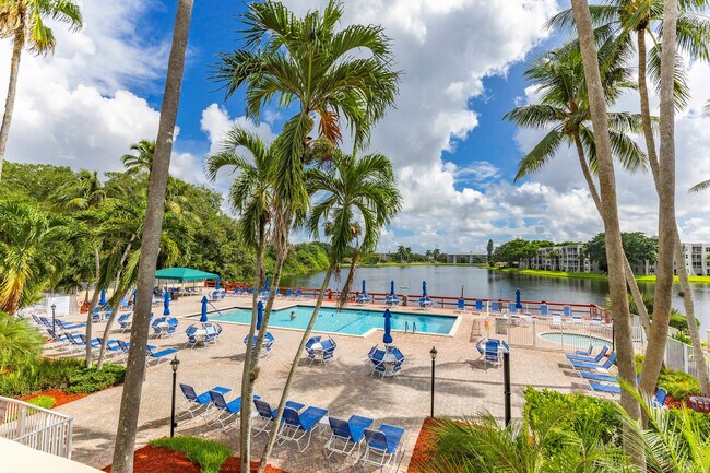 Building Photo - 9470 Poinciana Pl