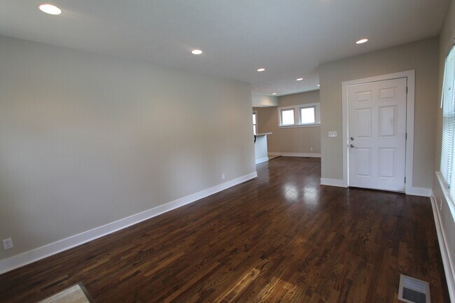 Building Photo - Dreamy 3 Bedroom house in Midtown