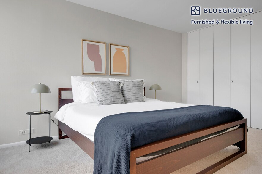 Building Photo - 3450 N Lake Shore Dr