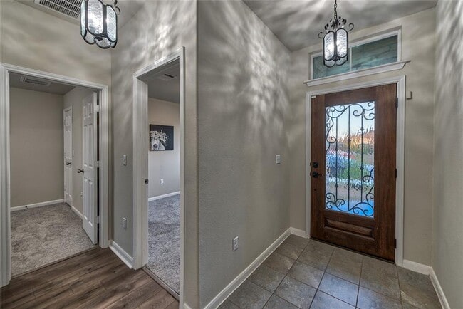 Building Photo - 328 Langely