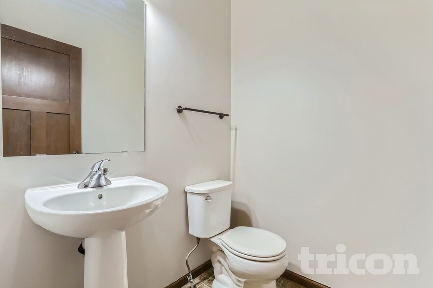 Building Photo - 1133 Rosemary Ln