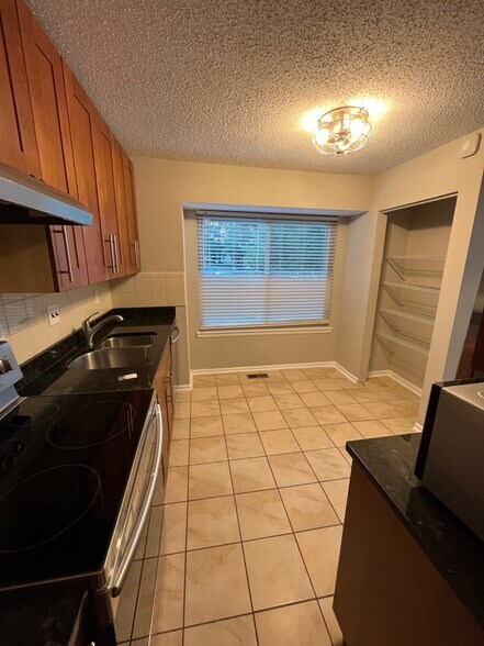 Building Photo - 3085 Bridgeton Ct