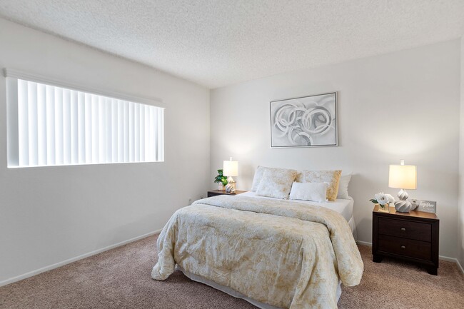 Spacious and bright bedroom at the Diplomat Apartment in Studio City - The Diplomat