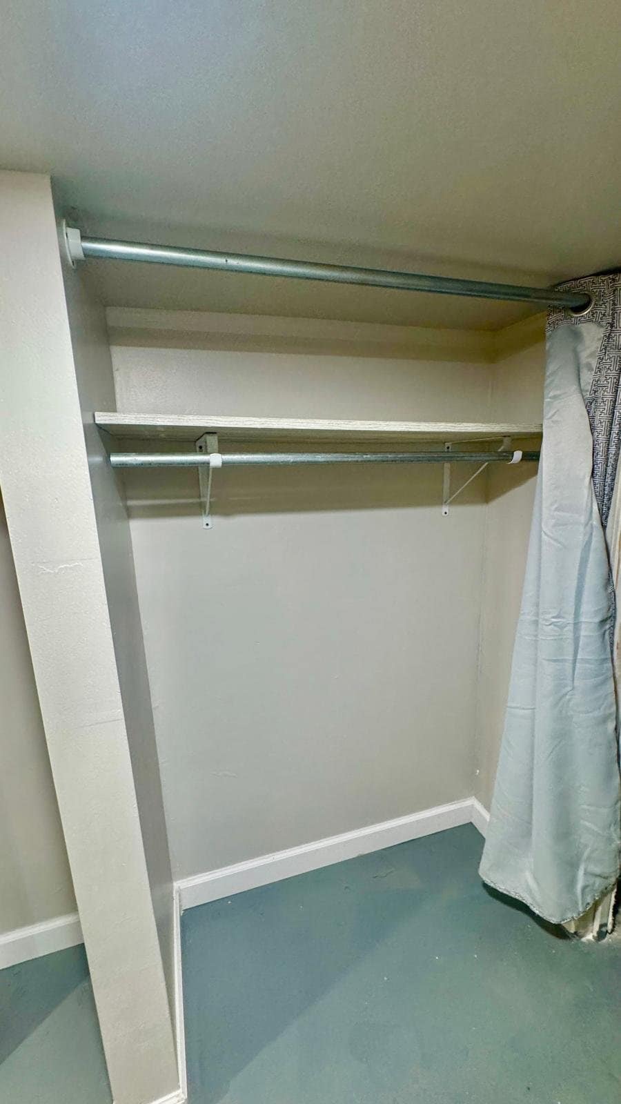 Building Photo - 1254 N Bosworth Ave