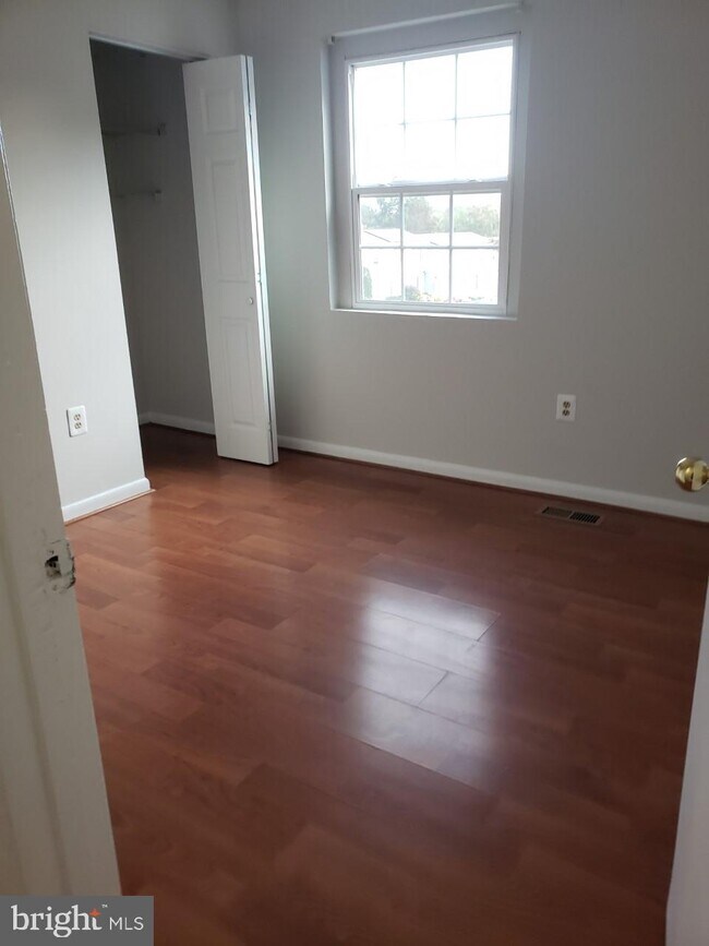 Building Photo - 924 Portia Ct