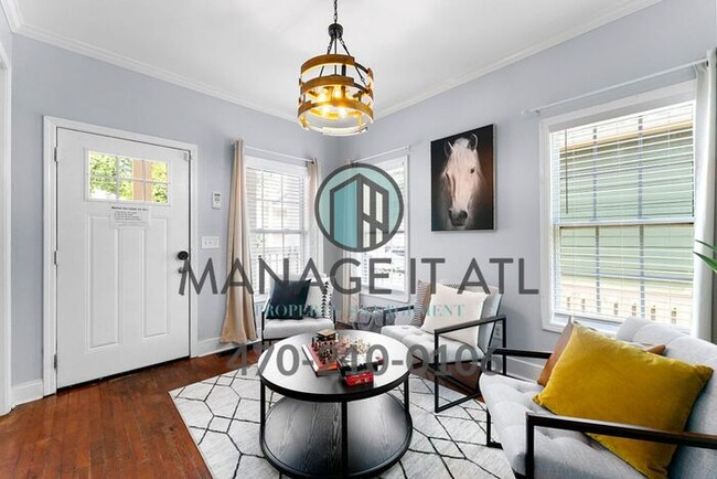 Building Photo - Cozy 3 bedroom house located one block from the Beltline!