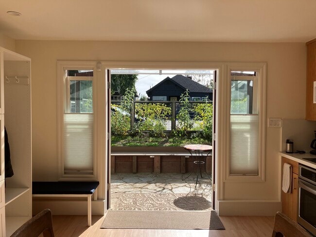 Building Photo - 5516 Market St