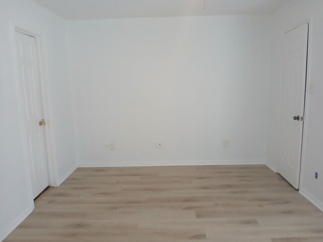 Building Photo - (50% OFF 1st MONTHS RENT) 1 Bed 1 Bath Condo in Dallas (All Electric)