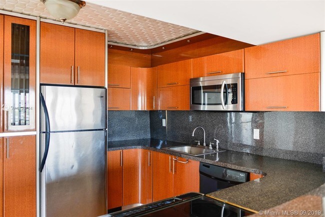 Building Photo - 401 Golden Isles Dr