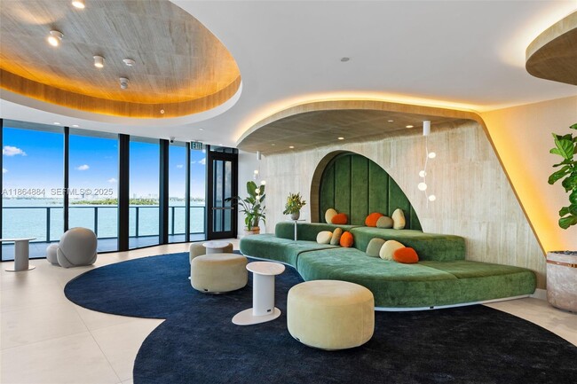 Building Photo - 700 NE 24th St