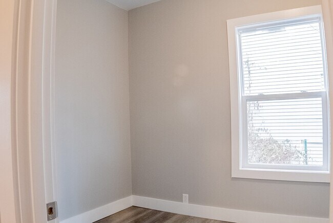 Building Photo - 1207 N Walnut St