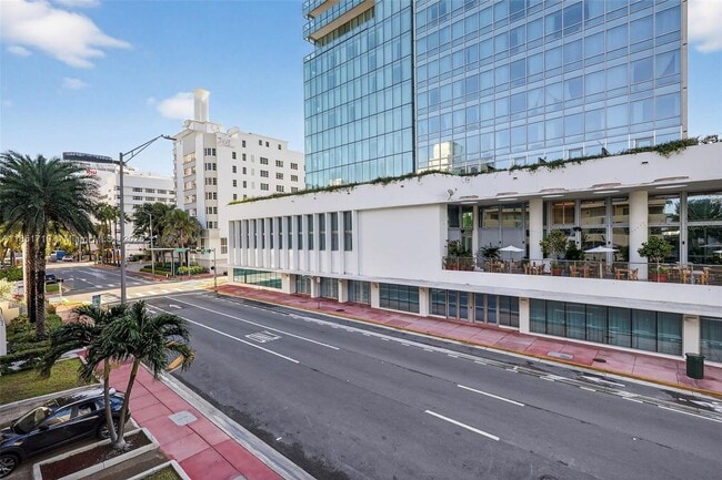 Building Photo - 2924 Collins Ave