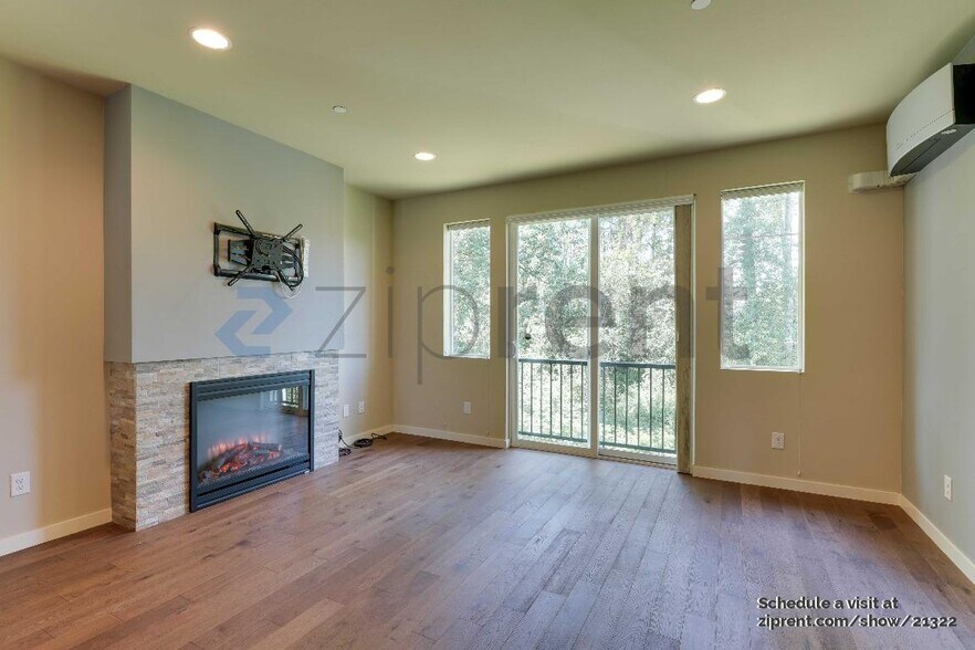 Building Photo - 355 Vashon Ct NE