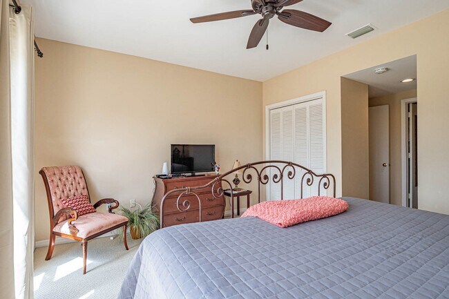 Building Photo - 5075 Harmony Cir