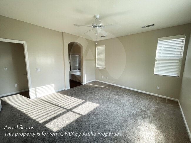 Building Photo - 2859 S Oakhurst Ct