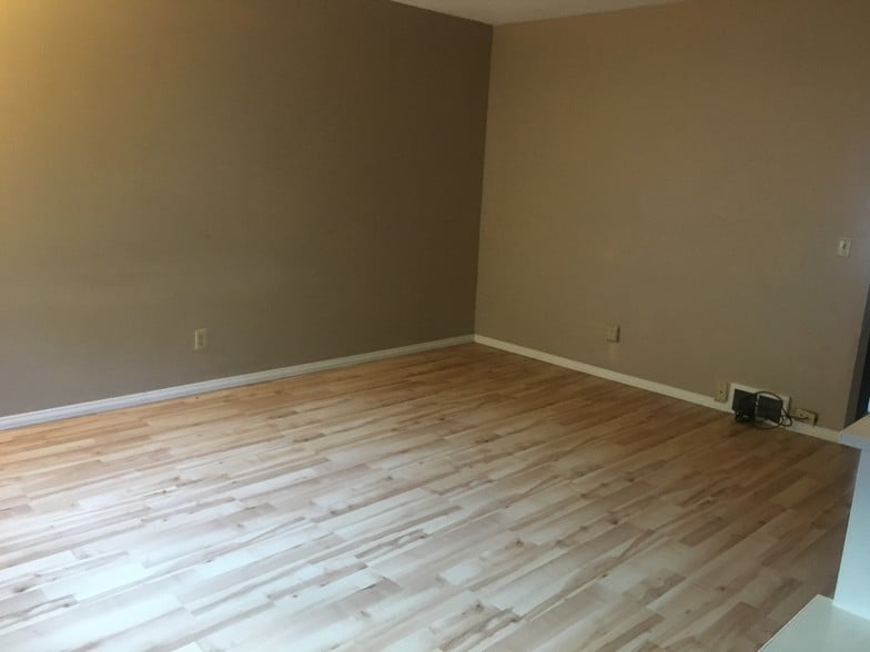 Building Photo - 76 N Lakewood Gardens Ln