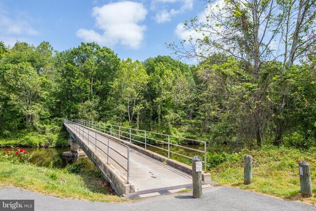 Building Photo - 200 N Pickett St