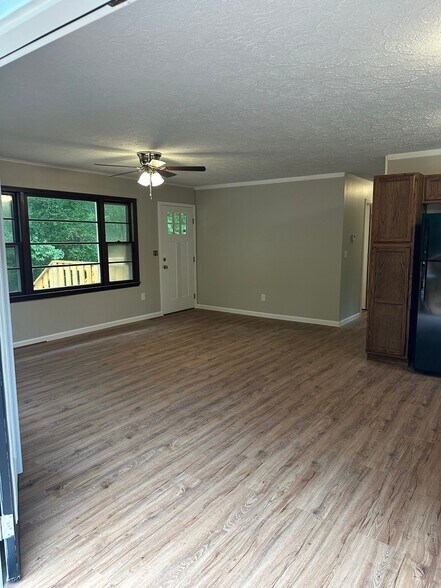 Building Photo - 160 Oak Crest Rd