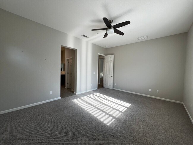 Building Photo - Beautiful 3 Bed, 2 Bath home in highly des...