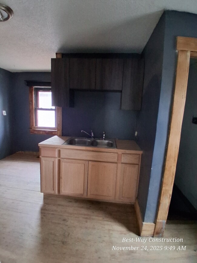 Building Photo - 2057 N Charles St