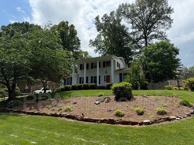 Building Photo - 2115 Churchill Dr