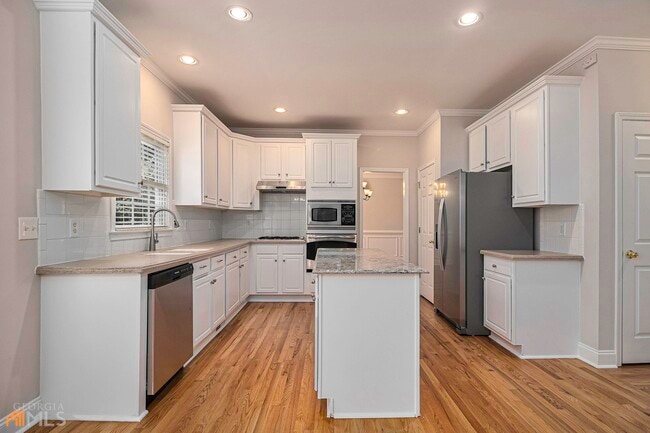 Building Photo - 592 Kenion Forest Way