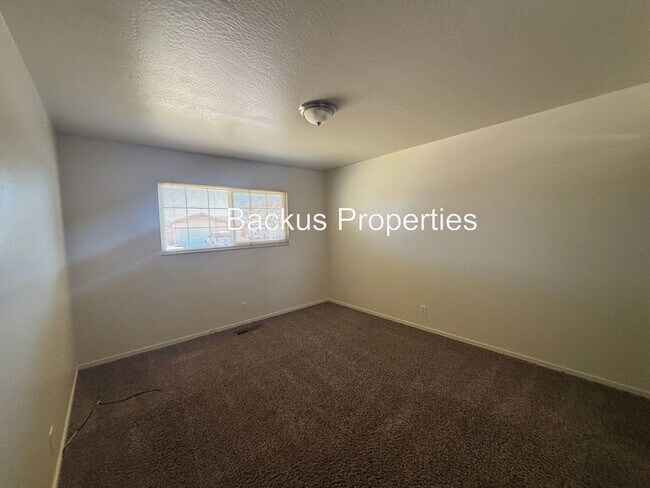 Building Photo - 209 La Mesa Dr
