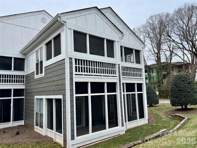 Building Photo - 751 Southwest Dr