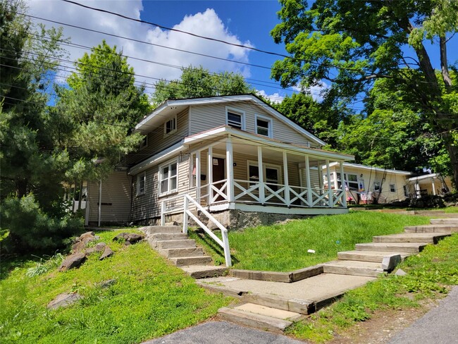 Primary Photo - 10 Henning Dr